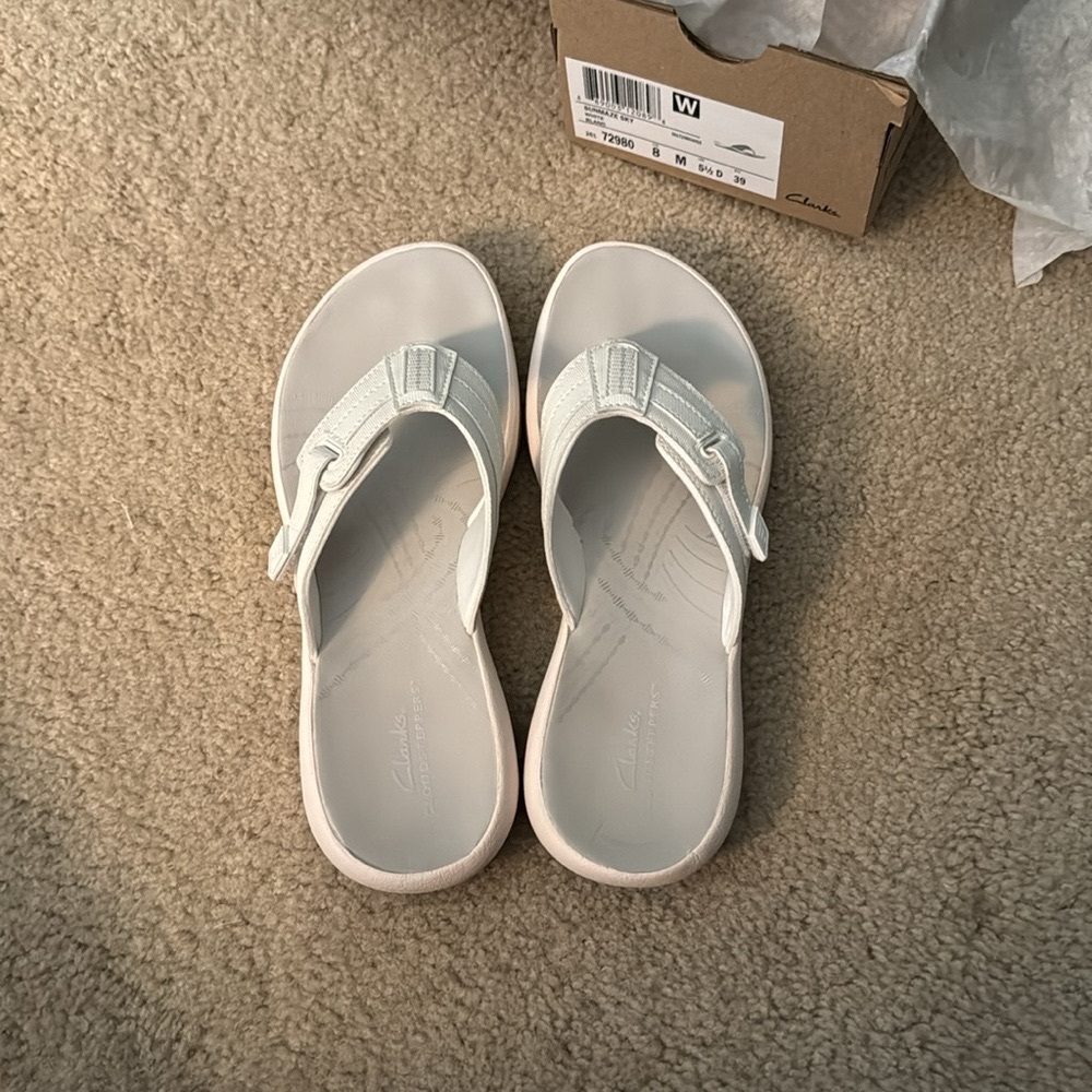 Clarks Cloudsteppers Sunmaze Sky WHITE Size 8M.  Gently used in box